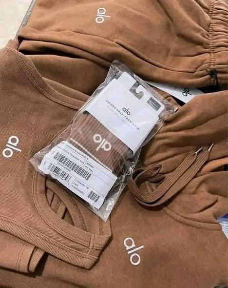 ALO YOGA CLOTHING PALLETS